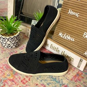 Vintage 7 Eight- Navy/Ivory- Perforated Suede Slip-On Sneakers-Size 8.5- 9 -GUC